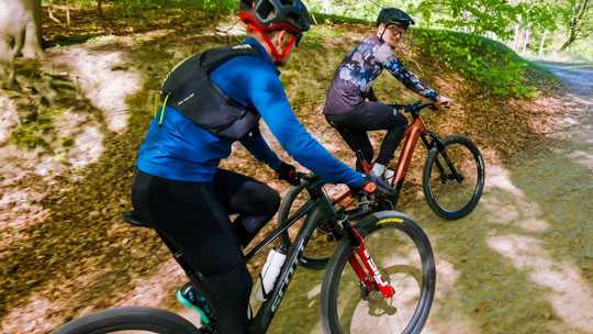 E-bike vs klasika: koľko kalórií spálim za 2 hodiny? (reálny test)